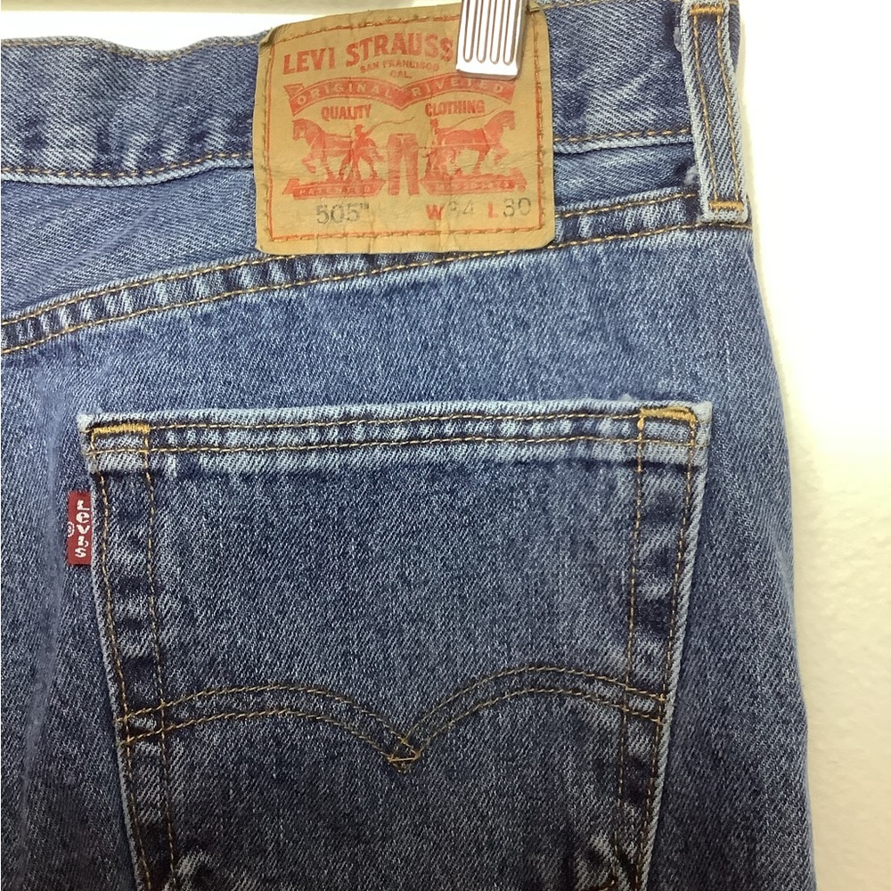 Men’s Levi’s 550 size 34 X 30 medium wash straight leg Classic 5 pocket EUC - Picture 9 of 13